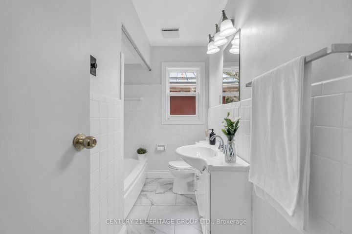 Photo 13 at 53 Wilstead Drive, Central Newmarket, Newmarket