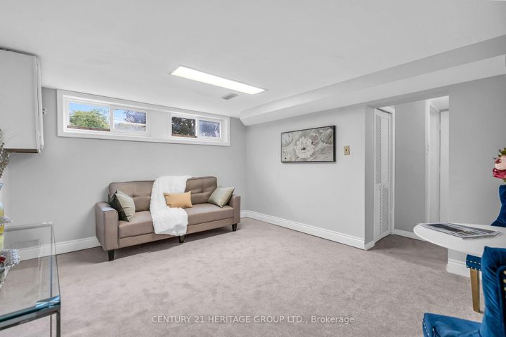 Photo 18 at 53 Wilstead Drive, Central Newmarket, Newmarket