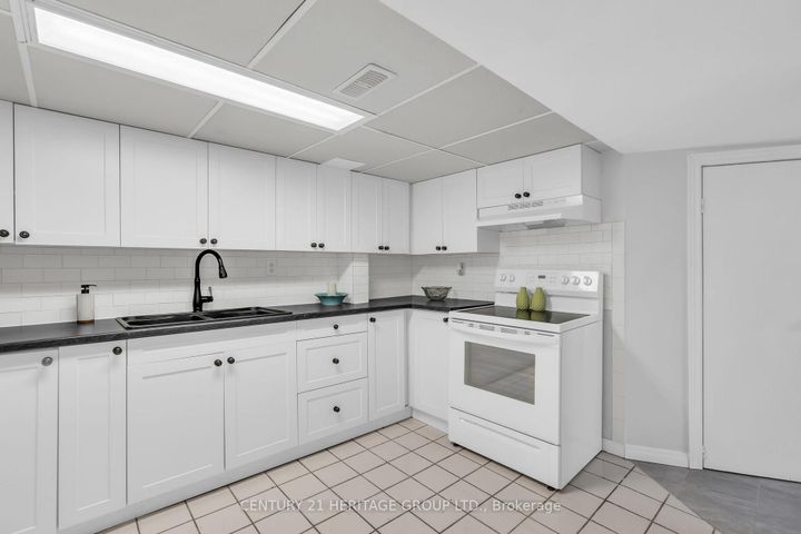 Photo 22 at 53 Wilstead Drive, Central Newmarket, Newmarket