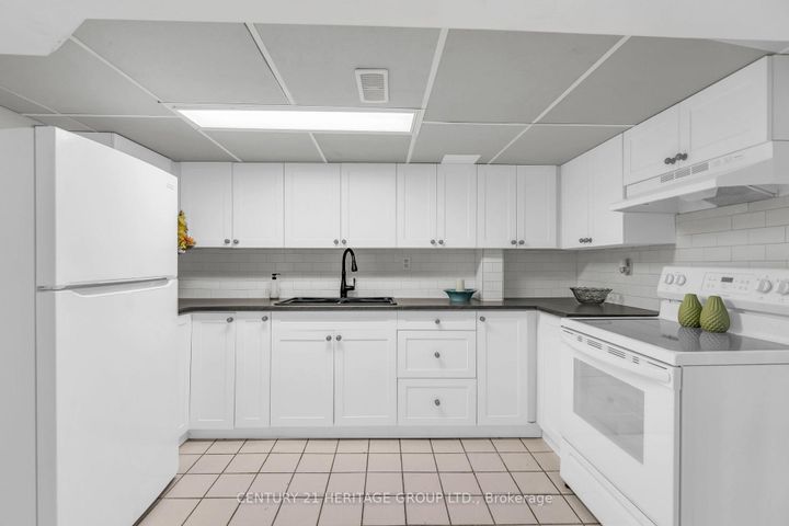 Photo 23 at 53 Wilstead Drive, Central Newmarket, Newmarket