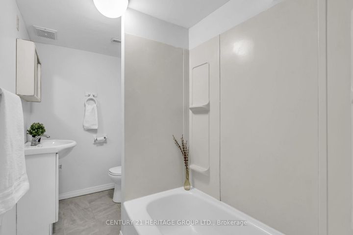 Photo 25 at 53 Wilstead Drive, Central Newmarket, Newmarket