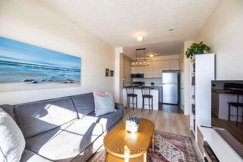 Photo 8 at 322 - 84 Aspen Springs Drive, Bowmanville, Clarington