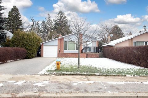 Photo 2 at 65 Bennett Road, West Hill, Toronto