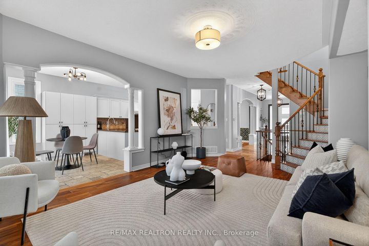 Photo 4 at 80 Gardiner Drive, Bradford, Bradford West Gwillimbury