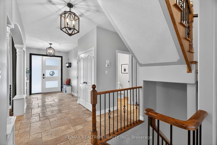 Photo 6 at 80 Gardiner Drive, Bradford, Bradford West Gwillimbury
