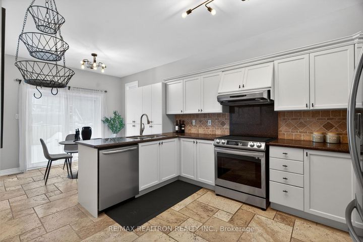 Photo 9 at 80 Gardiner Drive, Bradford, Bradford West Gwillimbury