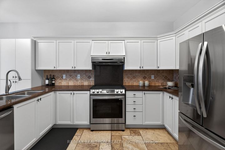 Photo 10 at 80 Gardiner Drive, Bradford, Bradford West Gwillimbury