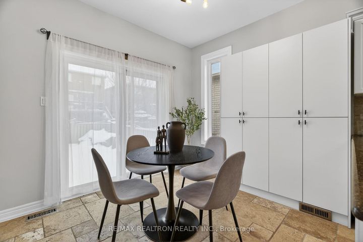 Photo 11 at 80 Gardiner Drive, Bradford, Bradford West Gwillimbury