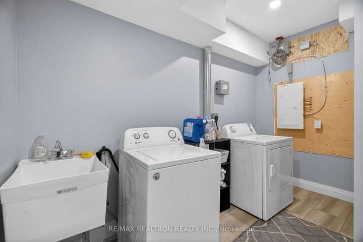 Photo 23 at 80 Gardiner Drive, Bradford, Bradford West Gwillimbury