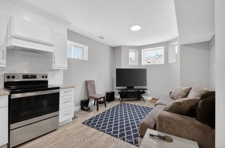 Photo 24 at 80 Gardiner Drive, Bradford, Bradford West Gwillimbury