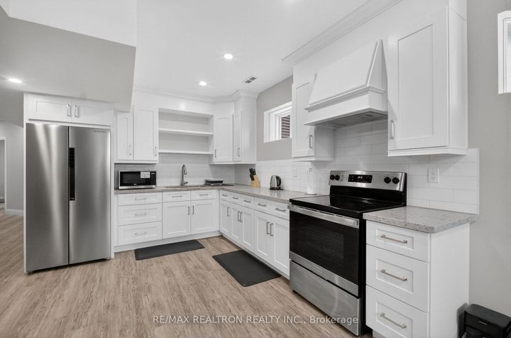 Photo 25 at 80 Gardiner Drive, Bradford, Bradford West Gwillimbury