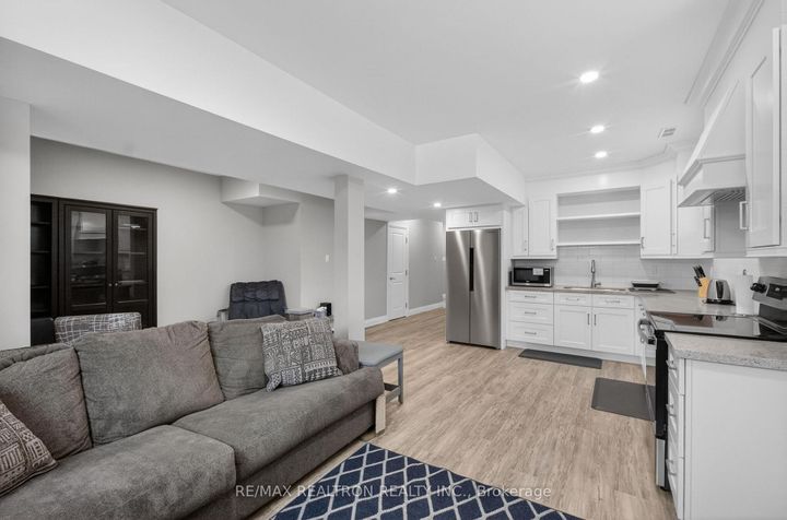 Photo 27 at 80 Gardiner Drive, Bradford, Bradford West Gwillimbury