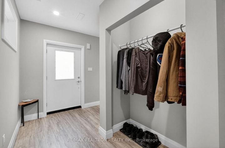 Photo 32 at 80 Gardiner Drive, Bradford, Bradford West Gwillimbury