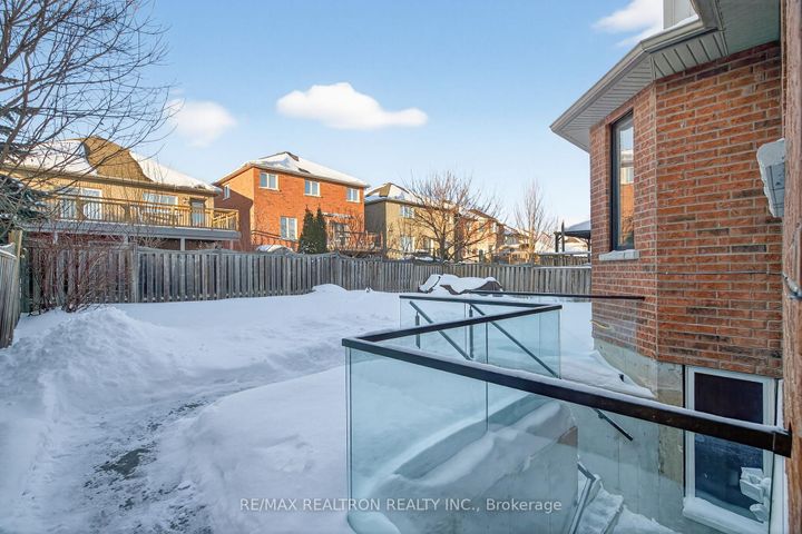 Photo 34 at 80 Gardiner Drive, Bradford, Bradford West Gwillimbury