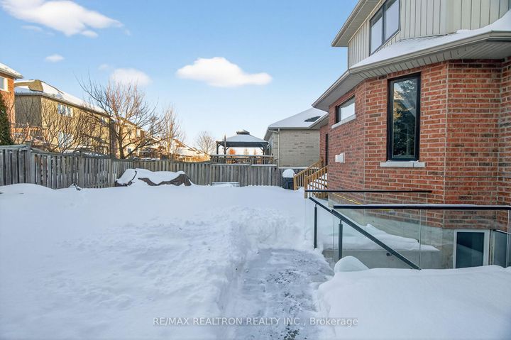 Photo 35 at 80 Gardiner Drive, Bradford, Bradford West Gwillimbury