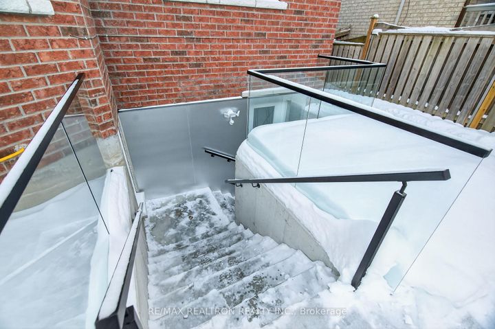 Photo 36 at 80 Gardiner Drive, Bradford, Bradford West Gwillimbury