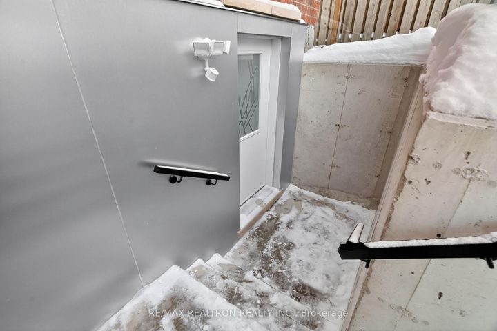 Photo 37 at 80 Gardiner Drive, Bradford, Bradford West Gwillimbury