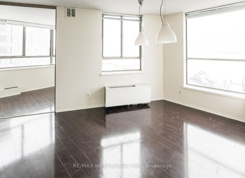 Photo 8 at 1301 - 260 Queens Quay W, Waterfront Communities C1, Toronto