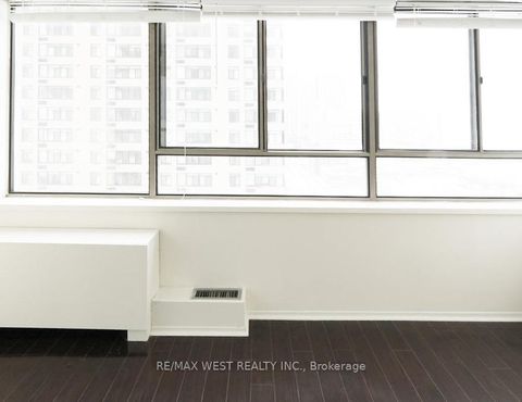 Photo 10 at 1301 - 260 Queens Quay W, Waterfront Communities C1, Toronto