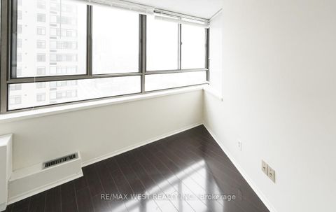 Photo 11 at 1301 - 260 Queens Quay W, Waterfront Communities C1, Toronto