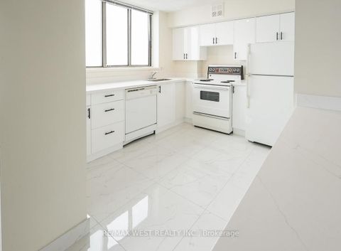 Photo 14 at 1301 - 260 Queens Quay W, Waterfront Communities C1, Toronto