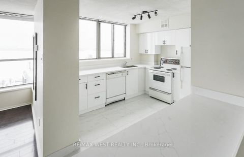 Photo 15 at 1301 - 260 Queens Quay W, Waterfront Communities C1, Toronto