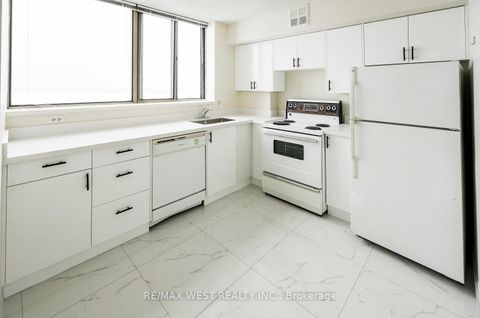 Photo 16 at 1301 - 260 Queens Quay W, Waterfront Communities C1, Toronto