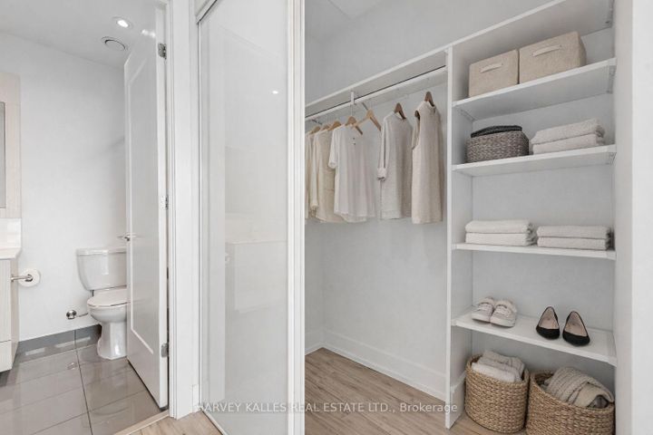 Photo 4 at 708 - 25 Adra Grado Way W, Bayview Village, Toronto