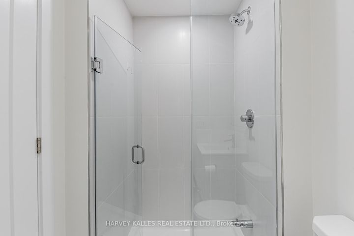 Photo 10 at 708 - 25 Adra Grado Way W, Bayview Village, Toronto