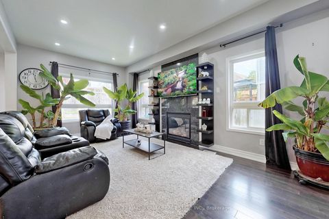 Photo 5 at 1418 Livesey Drive, Taunton, Oshawa