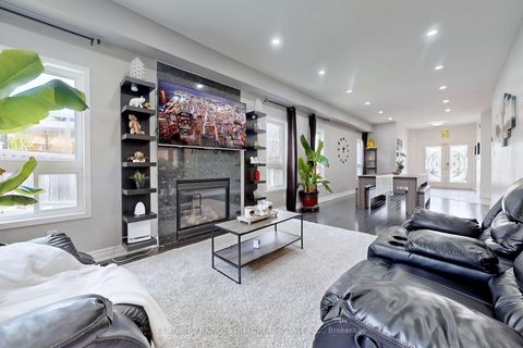 Photo 7 at 1418 Livesey Drive, Taunton, Oshawa