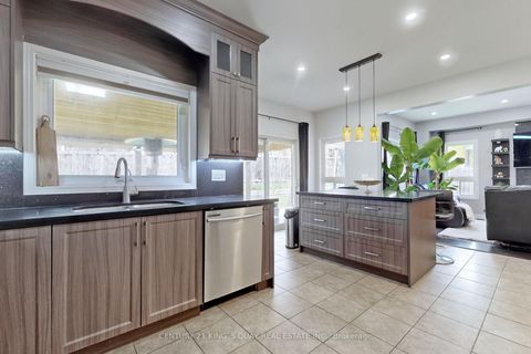 Photo 10 at 1418 Livesey Drive, Taunton, Oshawa