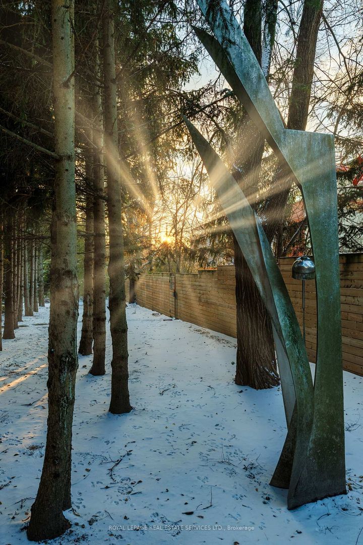 Photo 4 at 125 Paliser Court, SW Southwest, Oakville