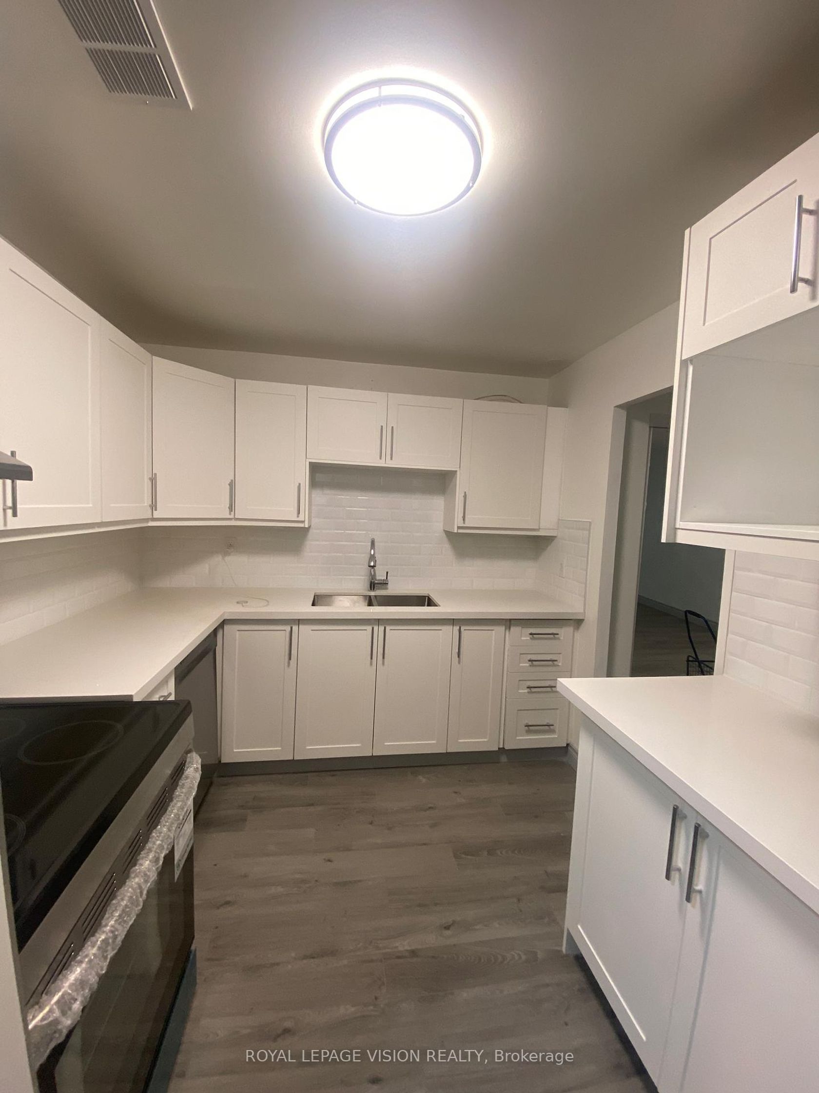 205 - 895 Kennedy Road, Ionview, Toronto 