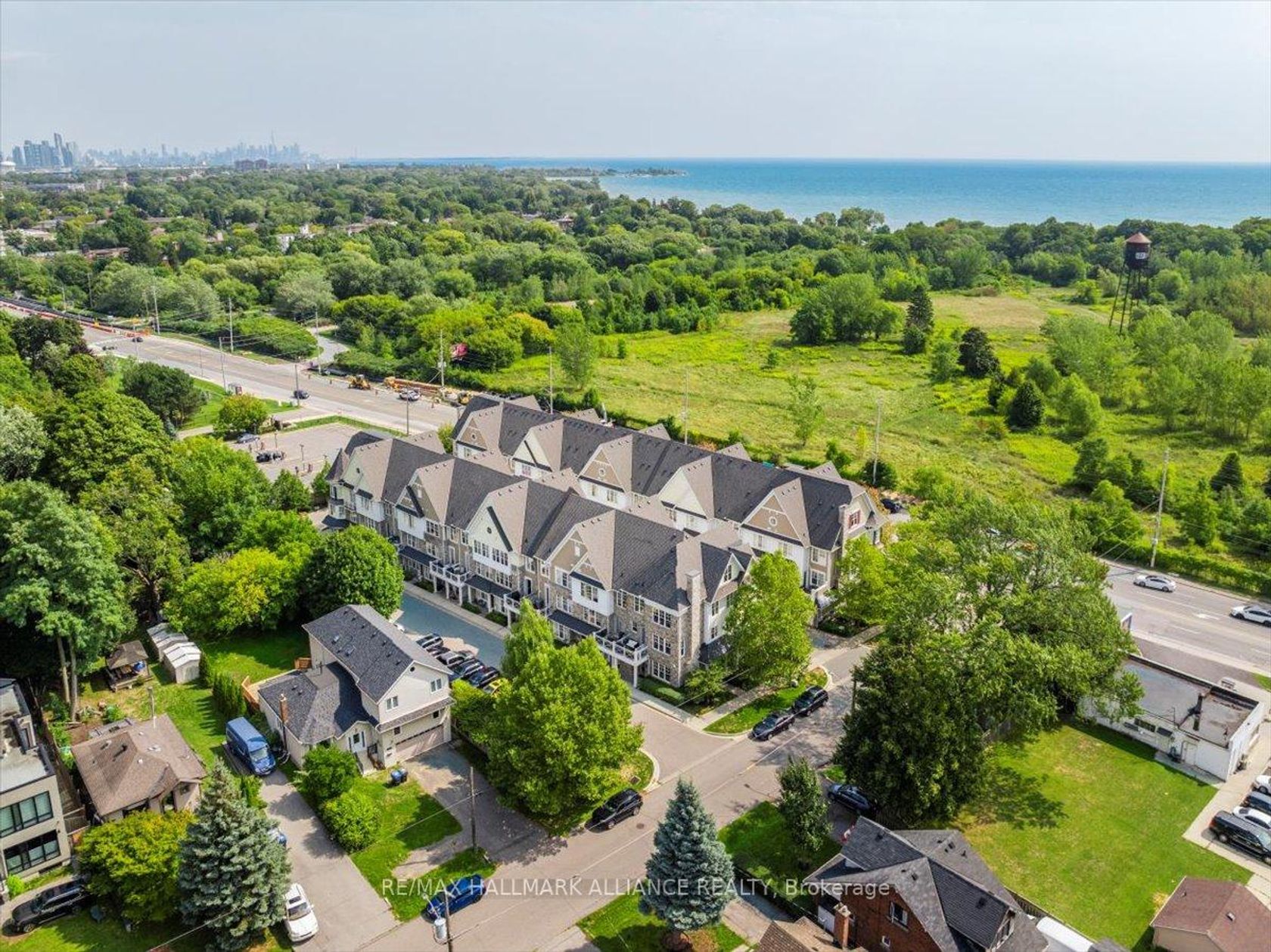 701 - 1011 Deta Road, Lakeview, Mississauga by Loree Meneguzzi Real Estate 701 - 1011 Deta Road, Lakeview, Mississauga