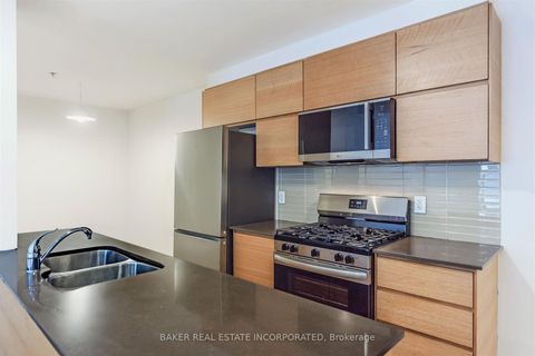 Photo 14 at 107 - 152 Annette Street, Junction Area, Toronto