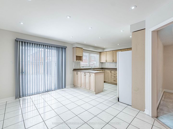 Photo 13 at 54 Hollybush Street, Wellington, Brampton