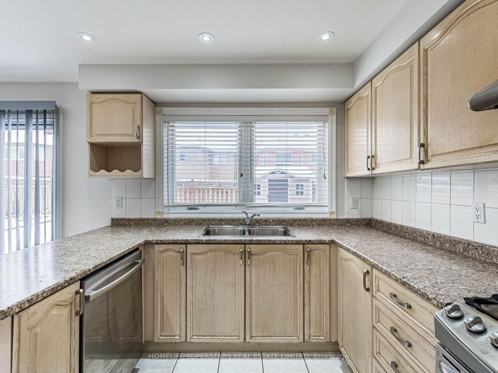 Photo 16 at 54 Hollybush Street, Wellington, Brampton