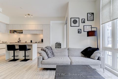 Photo 2 at 1505 - 11 David Eyer Road, Rural Richmond Hill, Richmond Hill