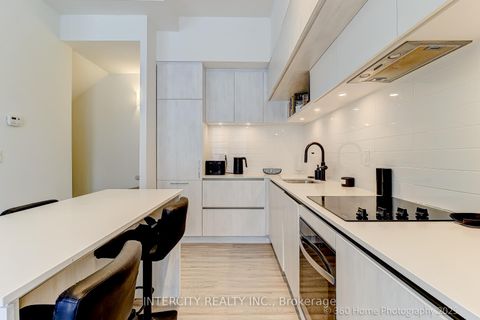 Photo 7 at 1505 - 11 David Eyer Road, Rural Richmond Hill, Richmond Hill