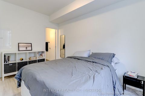 Photo 15 at 1505 - 11 David Eyer Road, Rural Richmond Hill, Richmond Hill