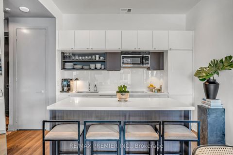 Photo 6 at 607 - 111 St. Clair Avenue W, St. Clair, Toronto