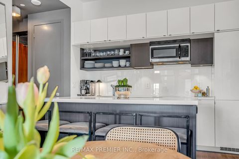 Photo 7 at 607 - 111 St. Clair Avenue W, St. Clair, Toronto