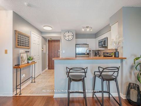 Photo 3 at 720 - 39 Oneida Crescent, Langstaff, Richmond Hill