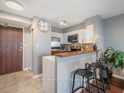 Photo 4 at 720 - 39 Oneida Crescent, Langstaff, Richmond Hill