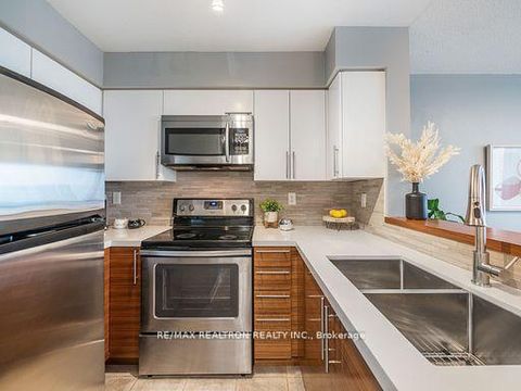 Photo 5 at 720 - 39 Oneida Crescent, Langstaff, Richmond Hill