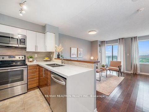 Photo 6 at 720 - 39 Oneida Crescent, Langstaff, Richmond Hill