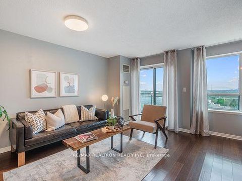 Photo 8 at 720 - 39 Oneida Crescent, Langstaff, Richmond Hill