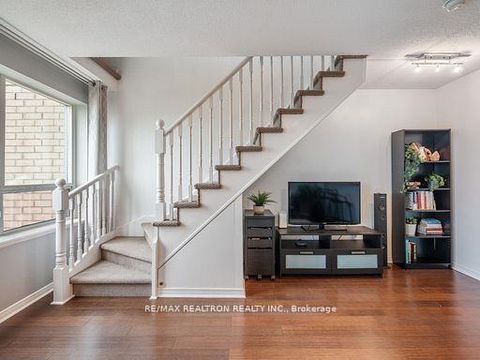 Photo 10 at 720 - 39 Oneida Crescent, Langstaff, Richmond Hill