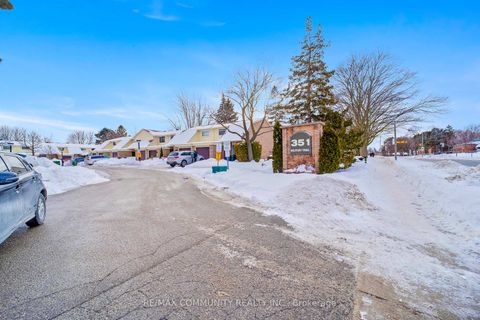 Photo 1 at 50 - 351 Military Trail, Morningside, Toronto